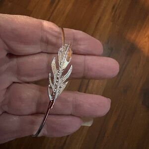 Elegant Feather Design Bracelet